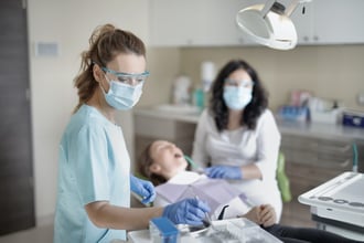 Chef de projet pour accroître l'implication des dentistes dans les soins de première ligne