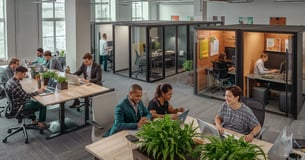 Te veel lawaai? Geen vaste bureau? Te veel calls? Laten we praten over de moderne werkplek en kantoorinrichting
